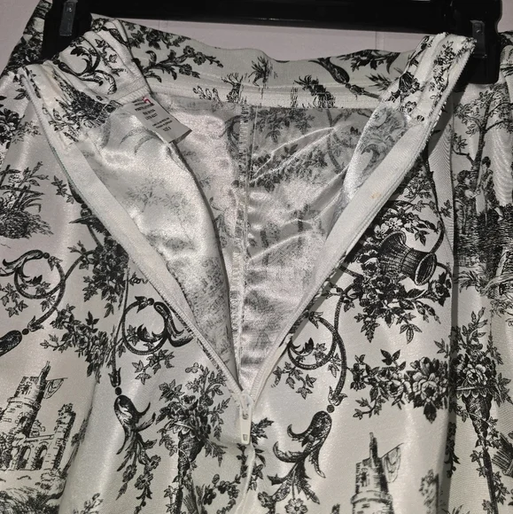 Cropped Ankle Pants French Toile Pattern Elastic Waist Pockets. Women's size 8 - Picture 6 of 7